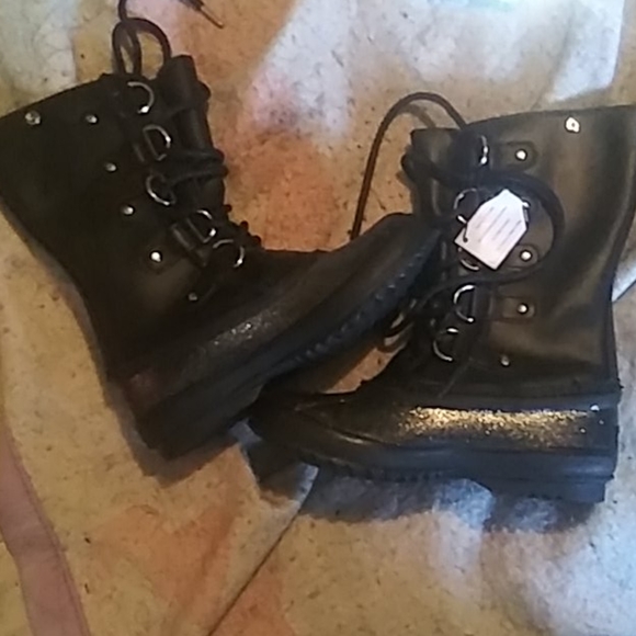 Boots - Picture 4 of 4